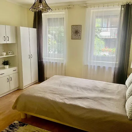 Rezi Apartment Eger